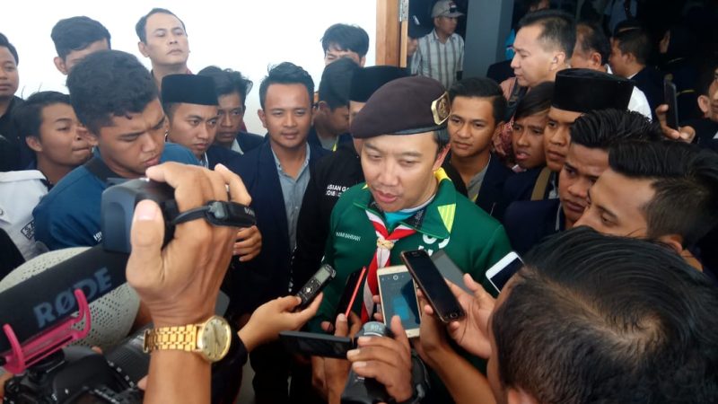 Menteri Pemuda dan Olah Raga (Menpora) Imam Nahrawi, saat di wawancara awak media sesudah menghadiri PKKMABA Sakera di UTM.