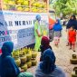 Situasi saat warga mulai memadati pasar murah LPG 3 Kg yang diadakan PT. Pojur Polana Pangeran di Desa Sokobanah Daya, Kecamatan Sokobanah, Sampang.