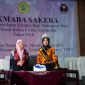 Asma Nadia (kiri), saat mengisi acara Badan Eksekutif Mahasiswa Kegiatan Mahasiswa (BEM KM UTM) tentang pengenalan Kehidupan Kampus Mahasiswa Baru di Universitas Trunojoyo Madura (PKKBAMA UTM),