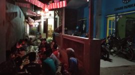Pengurus Cabang PMII Pamekasan bersama warga dalam menyambut HUT RI ke-73.