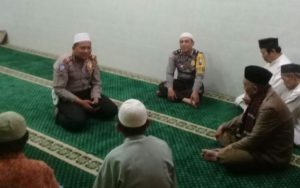 Kanit Lantas Polsek Sawahan Sosialisasikan Safety Riding Kepada Jamaah Masjid As Salam Patemon