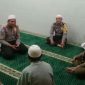 Kanit lantas Polsek Sawahan (AKP.Didik Sulistyo) saat menyampaikan Sosialisasi Safety Riding kepada Jamaah Subuh di masjid Assalam Patemon surabaya