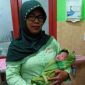 Salami, asal Dusun Perreng, Desa Kamoning, Kecamatan Sampang, setelah melahirkan anak keduanya.