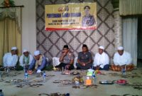 Kepala Kepolisian Daerah Jawa timur (Irjen Pol Drs. Machfud Arifin. SH) saat berada di Pon-Pes Darul Ulum 2 Gersempal, Omben, bersama jajaran Forkopimda Sampang dan beberapa tokoh ulama'.