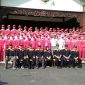 Pj Bupati Sampang H. Jonathan Judianto (tengah) didampingi istri, saat pose bersama dengan jajaran Forkopimda dan seluruh calon Paskibraka di depan Pendopo Bupati Sampang.