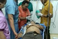 Sudarto (korban kesetrum) saat mendapat perawatan intensif di salah satu rumah sakit di Bangkalan.