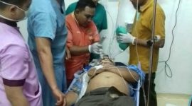 Sudarto (korban kesetrum) saat mendapat perawatan intensif di salah satu rumah sakit di Bangkalan.