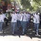 Salah satu regu peserta lomba gerak jalan dalam rangka memperingati HUT RI ke-73 di Pamekasan.