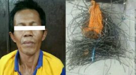 Tersangkan dan barang bukti saat diamankan di Mapolres Bangkalan.