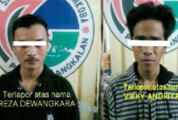 Tersangka RD (kiri) dan VA (kanan) saat diamankan diruangan Satresnarkoba Polres Bangkalan.