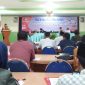 Ketua KPUD Sampang (Syamsul Mu'arif) saat memberikan sambutan dalam kegiatan sosialisasi Penyusunan DPSHP Akhir Pemilu 2019, di aula hotel pantai camplong, Sampang.