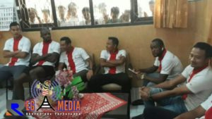 Siswa-Siswi SMKN 1 Sampang Antusias Sambut Kedatangan Pemain Madura United