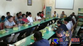 Gabungan Lsm di Sampang tengah beraudensi dengan tim saber pungli terkait kasus OTT yang terjadi sejak tahun 2017 - 2018.