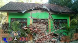 Kondisi atap teras perpustakaan SDN Rabesan 2, Kecamatan Kedungdung, Sampang.