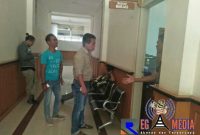 Direktur CV Putra Tunggal (Nur Hasan) hendak memasuki ruang Barjas Pemkab Sampang.