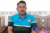 Kepala Desa Buker (Abdus Sakur) saat ditemui awak media di kediamannya.