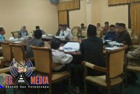 Suasan rapat pemanggilan Komisi I DPRD Sampang terhadap Bawaslu setempat.