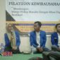 Ketua Panitia, Yastahgfiruni Roaita Nuri saat memberikan sambutannya dalam pembukaan acara pelatihan kewirausahaan.