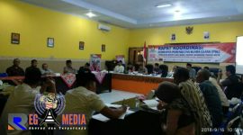 Suasana saat tengah berlangsungnya rapat koordinasi pelaksanaan PSU Pilkada Sampang, di aula kantor KPUD setempat.