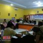 Suasana saat tengah berlangsungnya rapat koordinasi pelaksanaan PSU Pilkada Sampang, di aula kantor KPUD setempat.