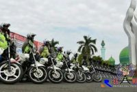 Tampak anggota Polres Pamekasan tengah mengikuti apel operasi mantap brata semeru 2018 di area arek lancor.