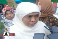 Gubernur Jatim terpilih, Khofifah Indar Parawansa saat diwawancara awak media
