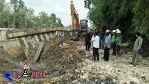 Kondisi Sheet Pile Proyek Normalisasi Sungai Kali Kemoning Sampang Miring