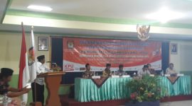 Pj Bupati Sampang H .Jonathan Judianto saat mengisi acara pelantikan PPK PSU di aula Hotel Camplong.
