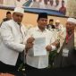 Capres Prabowo Subianto saat menanda tangani 17 poin pakta integritas di Jakarta