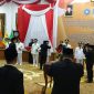Gubernur Jawa Timur Saat melantik Kepala Daerah terpilih di Jawa Timur