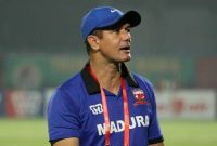 Pelatih Madura United (Gomes De Oliviera)