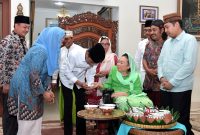 Presiden Jokowi saat berkunjung kerumah Hj Sinta Nuriyah Wahid (Foto Doc Humas & Protokol Kepresidenan)