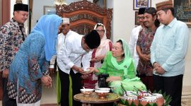Presiden Jokowi saat berkunjung kerumah Hj Sinta Nuriyah Wahid (Foto Doc Humas & Protokol Kepresidenan)