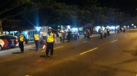 Petugas Kepolisian Resort (Polres) Bangkalan saat menggelar Razia Commander Wish.