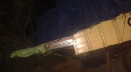 Truck yang terguling ditanjakan Bunten Barat Ketapang