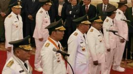 Deretan Gubernur dan wakil Gubernur saat mengikuti Pelantikan di Istana Negara