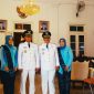 Bupati dan Wakil Bupati Bangkalan yang baru, R. Abdul Latif dan Mohni  didampingi isterinya di pendopo.