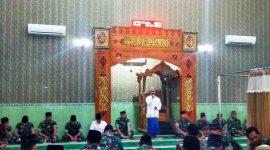 Suasana istigasah di dalam mushollah Kodim 0829 Bangkalan.