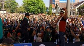 Ribuan Massa Aksi #2019GantiPresiden terlihat berselfie