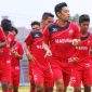 Para pemain Madura United saat menjalani latihan.
