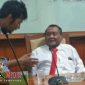 Salah satu awak media mengkonfirmasi soal lahan stadion kepada Pj Bupati Sampang H. Jonathan Judianto.