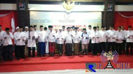 Suasana saat Forkopimda dan ketiga paslon Bupati-Wakil Bupati Sampang mengucapkan ikrarnya.