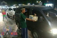 Suporter Persesa Sampang (Trunojoyo Mania) saat gelar aksi penggalangan dana untuk korban gempa di Sumenep.