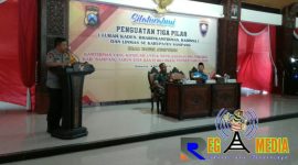 Kapolres Sampang AKBP Budhi Wardiman saat memberikan sambutan dalam acara silaturahmi penguatan tiga pilar dan deklarasi damai di Pendopo Bupati Sampang.