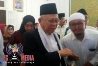 KH. Ma'ruf Amin saat tiba dan di sambut para ulama' di pendopo Bupati Bangkalan.