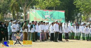 Belasan Ribu Santri di Sampang, Ikuti Apel Peringatan Hari Santri Nasional