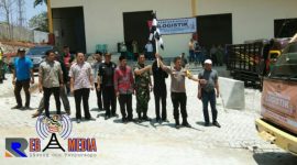 Tiga pucuk pimpinan di Sampang, buka secara simbolis pemberangkatan pendistribusian logistik PSU Pilkada Sampang.