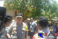 Wakapolda Jatim Brigjen Pol M. Iqbal saat memantau pelaksanaan PSU Pilkada Sampang di beberapa TPS.