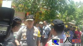 Wakapolda Jatim Brigjen Pol M. Iqbal saat memantau pelaksanaan PSU Pilkada Sampang di beberapa TPS.