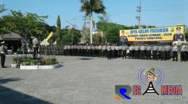 Kapolres Sampang AKBP Budhi Wardiman saat pimpin apel gelar pasukan Operasi Zebra Semeru 2018 di Mapolres Sampang.